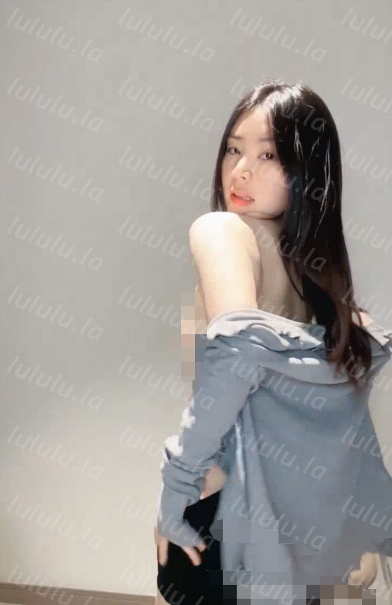 舞蹈女神 【茜茜】狂跳抖音热舞 擦玻璃等+道具自慰 喷水！ 【4V3.14G】 预览图 2