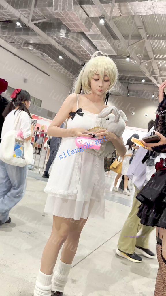 【KFC】白色长裙堆堆袜学生妹逛街·淡蓝色内内前后CD【1V】【378M】 预览图 6