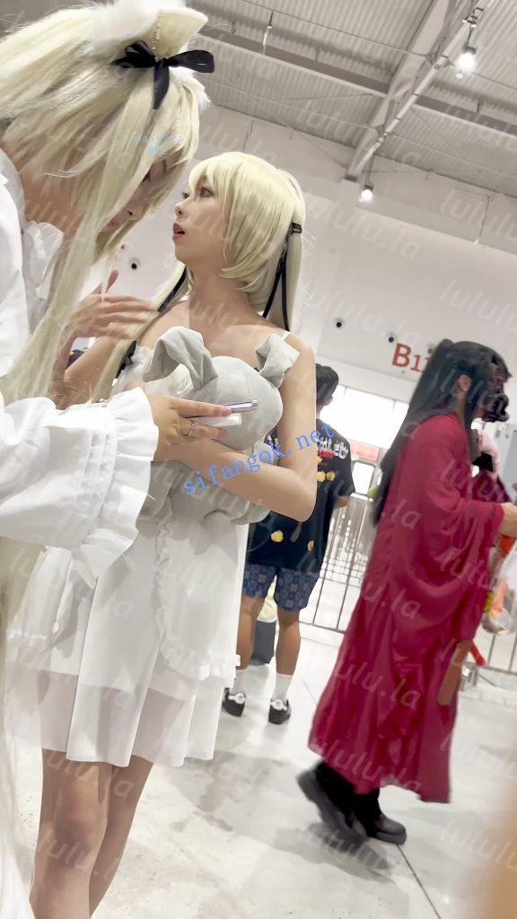 【KFC】白色长裙堆堆袜学生妹逛街·淡蓝色内内前后CD【1V】【378M】 预览图 3