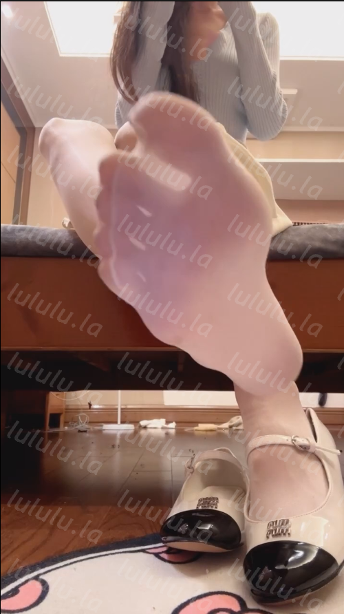 玩物直播璐璐是你mama-251219 白丝雪糕请你吃【1V】【407MB百度云】 预览图 4