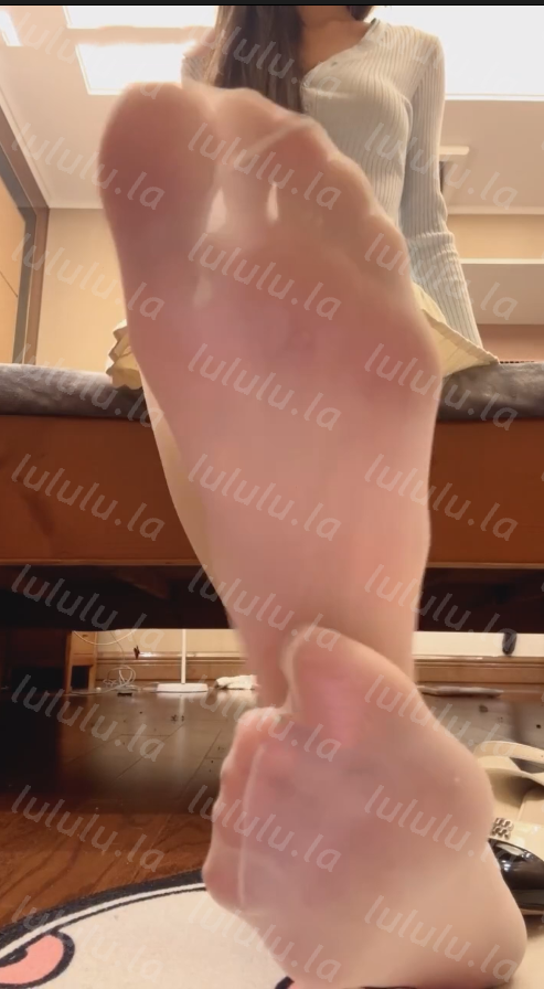 玩物直播璐璐是你mama-251219 白丝雪糕请你吃【1V】【407MB百度云】 预览图 2