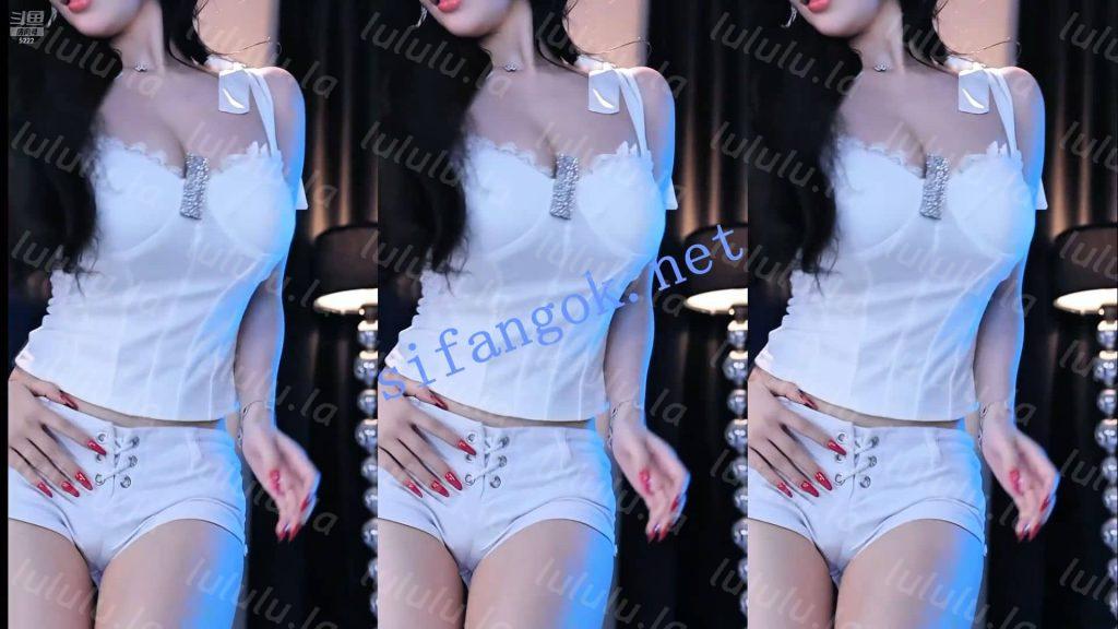 【斗鱼】谁的小棉袄呢 最新一期骚舞精选 低视角漏底裤【9V】【1.51G】 预览图 7