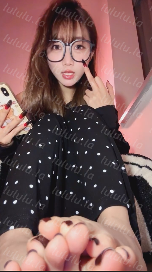 玩物直播米琦s-251219 红绿灯无限被榨废【1V】【339MB百度云】 预览图 2