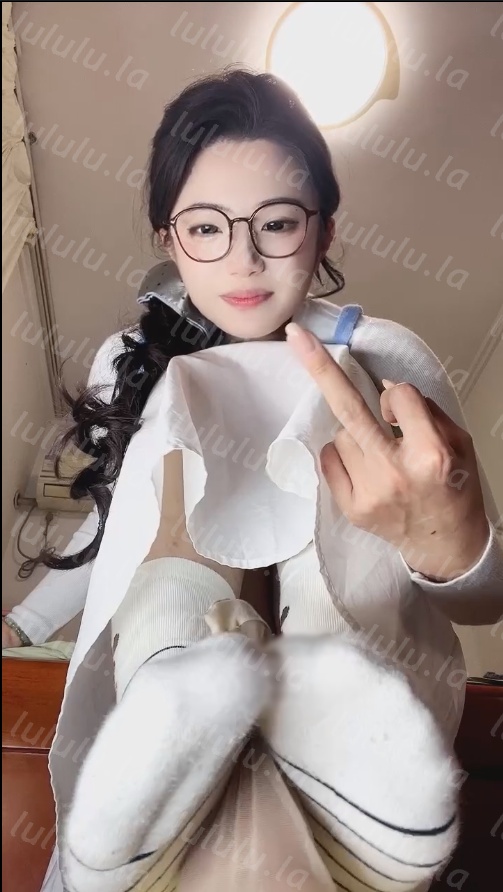 玩物直播布丁s-251219 贱狗滚进来实名 【2V】【1G百度云】 预览图 3