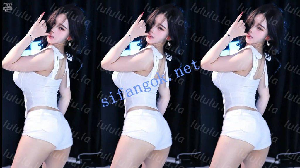 【斗鱼】谁的小棉袄呢 最新一期骚舞精选 低视角漏底裤【9V】【1.51G】 预览图 17