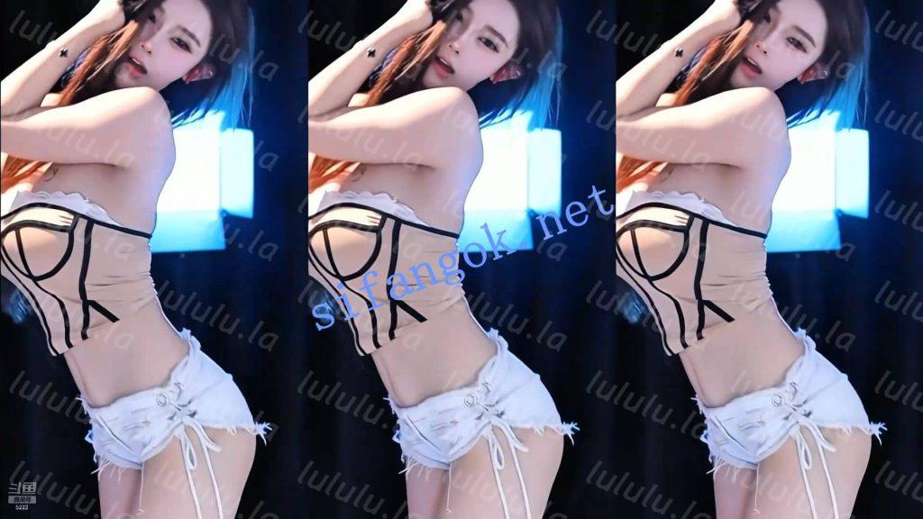 【斗鱼】谁的小棉袄呢 最新一期骚舞精选 低视角漏底裤【9V】【1.51G】 预览图 3