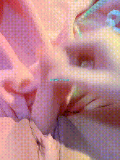 ⚫️可盐可甜超高颜值福利姬【呆呆不乖ovo】付费提督资源，大尺度露脸自慰，小骚货阴蒂超大【57V】【847M】 预览图 4