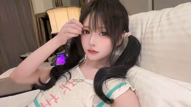 可愛雙馬尾高顔值魅魔美少女【小月喵】下海與金主露臉足交性愛自拍 877.1MB 预览图 2