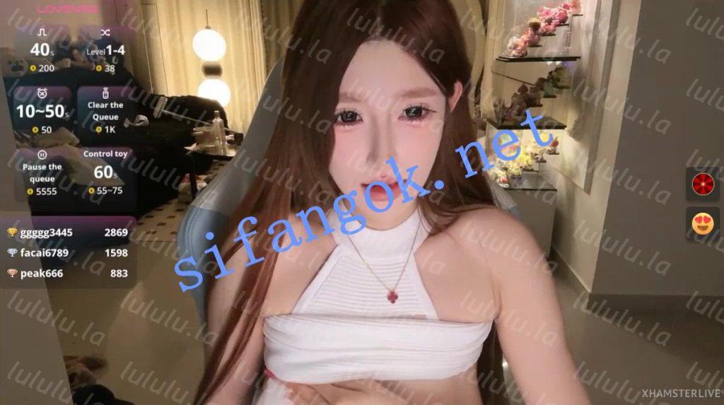 ❤❤❤ST在外留学的气质大学生，Stripchat【Xiaoxue_L】道具自慰【1V】【1.02G】 预览图 14