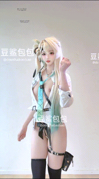 甜蜜颜值女神『豆鲨包』逼脸同框裸舞紫薇，被金主按在镜子前后入啪啪，一边被草一边看着镜子里自己享受的样子【46V】【1.020G】 预览图 14