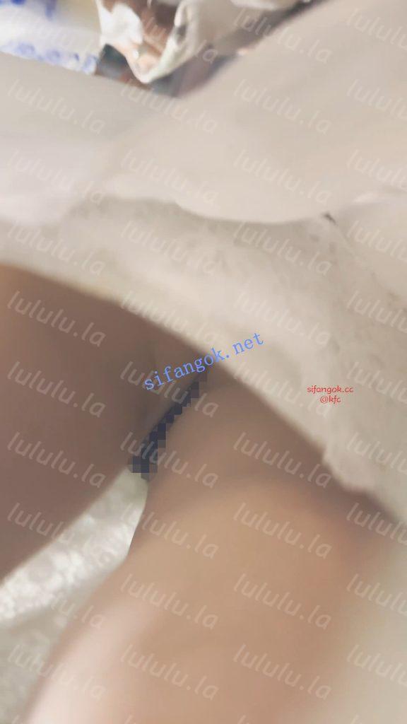 【KFC】高跟靓女警惕性极高·站在角落·果然穿了一根线的骚丁【1V】【148M】 预览图 3