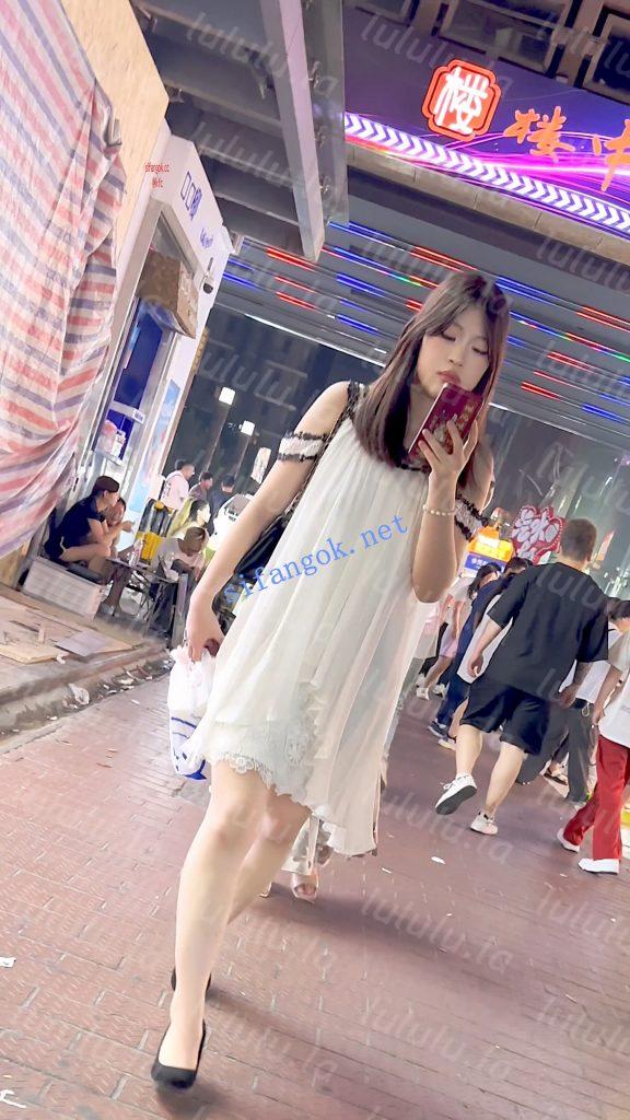 【KFC】高跟靓女警惕性极高·站在角落·果然穿了一根线的骚丁【1V】【148M】 预览图 5