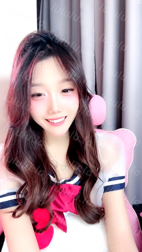 【董小姐】模特女神裸舞自慰 【2v】 预览图 1