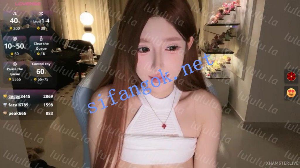 ❤❤❤ST在外留学的气质大学生，Stripchat【Xiaoxue_L】道具自慰【1V】【1.02G】 预览图 7