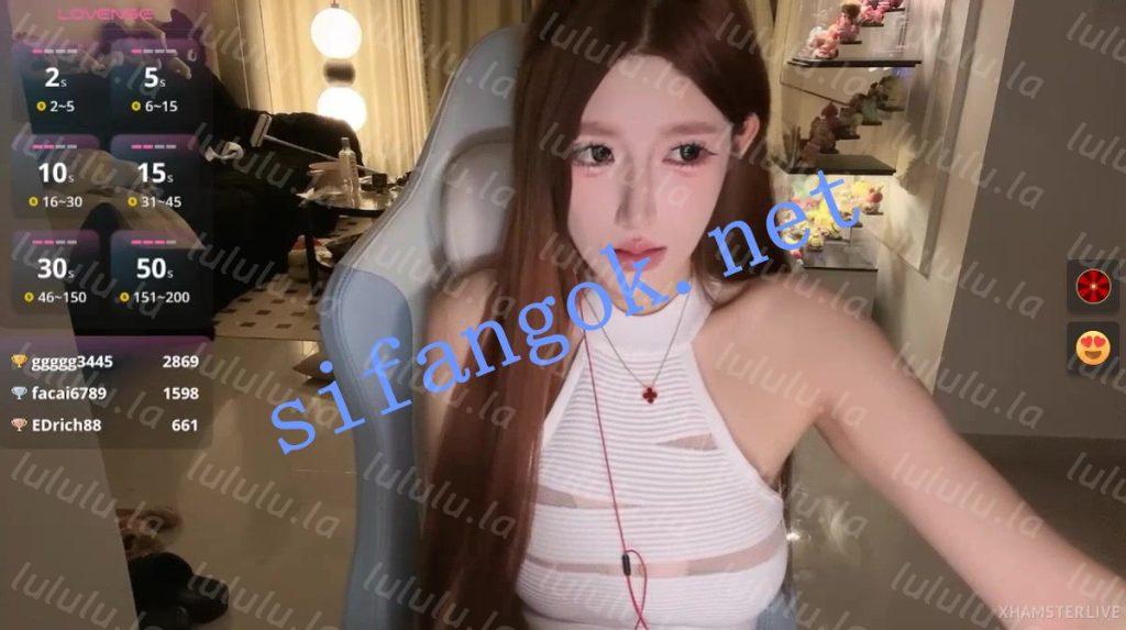 ❤❤❤ST在外留学的气质大学生，Stripchat【Xiaoxue_L】道具自慰【1V】【1.02G】 预览图 4