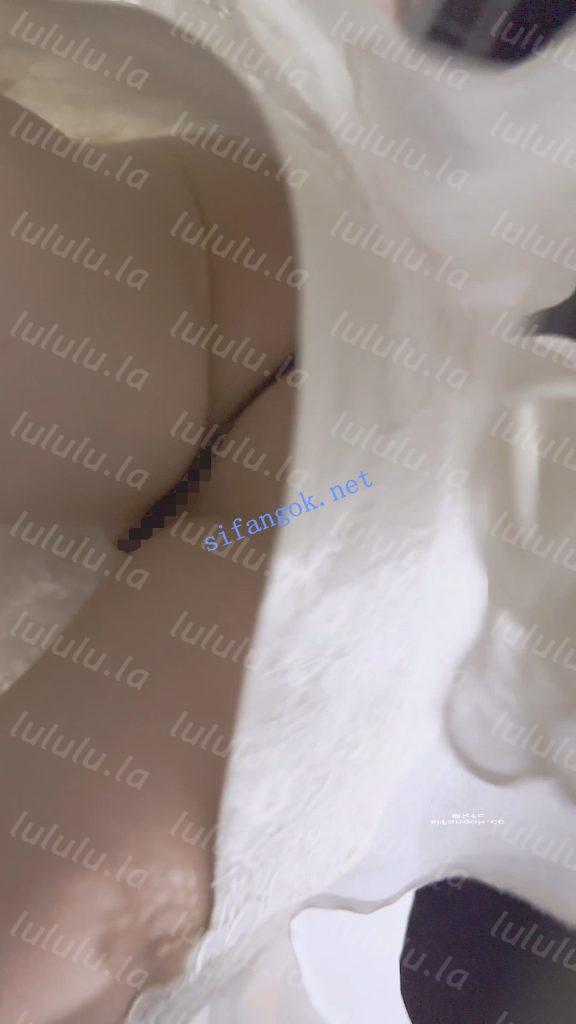 【KFC】高跟靓女警惕性极高·站在角落·果然穿了一根线的骚丁【1V】【148M】 预览图 10