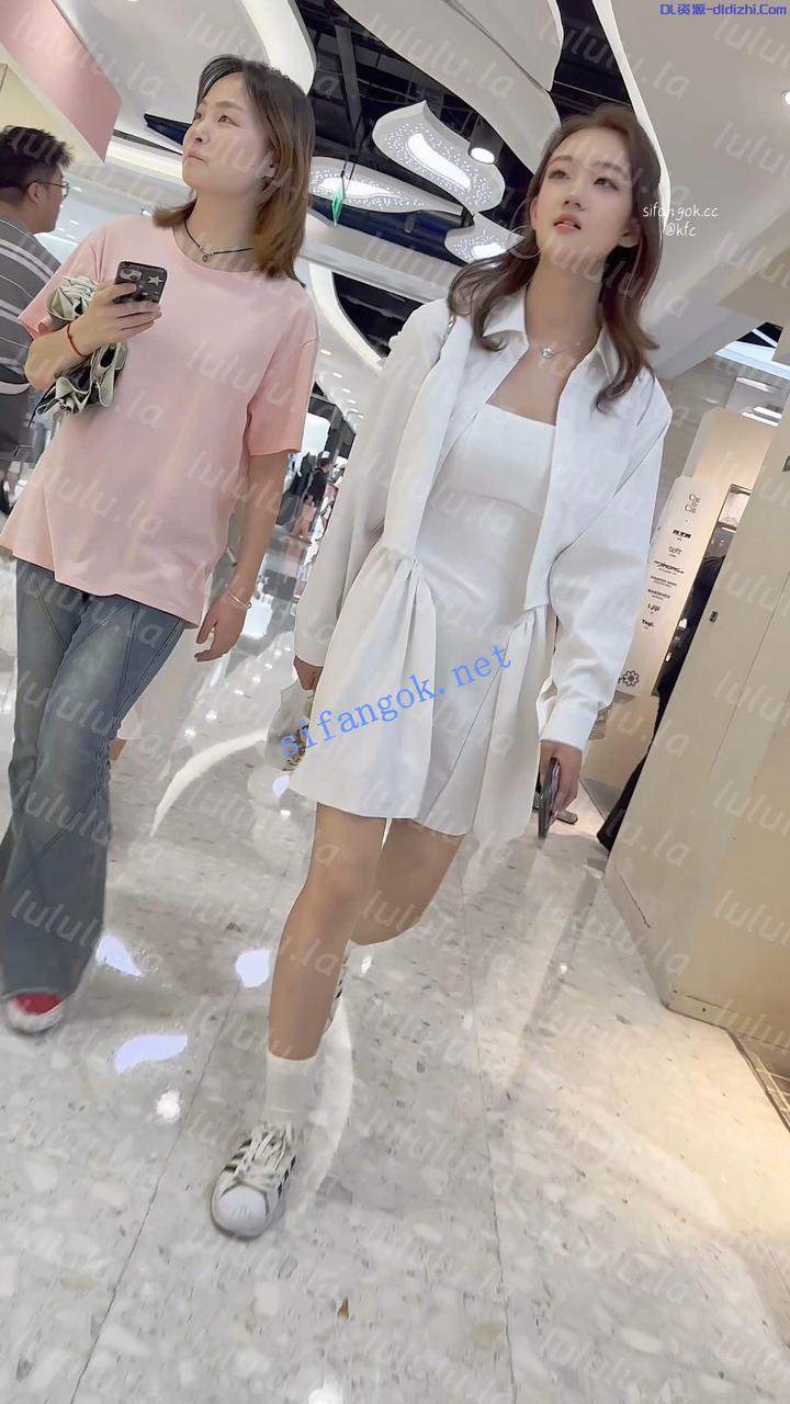 【KFC】身材極品的韓範美女逛街·走出自信的步伐·白色内内 549.8MB