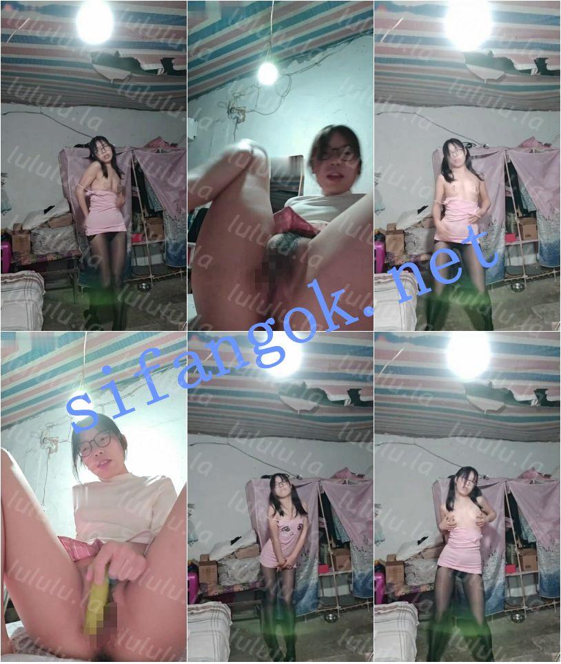 良家 莉莉膀嘟嘟 眼镜气质 露脸露点 阳具插B自慰 裸舞【4V】【760M】 预览图 6