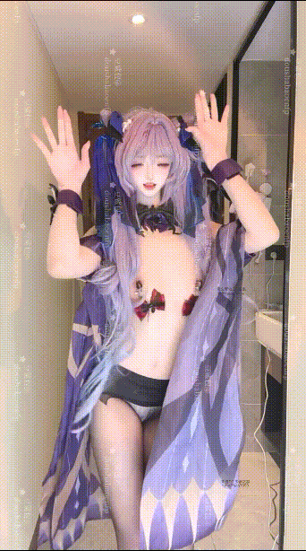 甜蜜颜值女神『豆鲨包』逼脸同框裸舞紫薇，被金主按在镜子前后入啪啪，一边被草一边看着镜子里自己享受的样子【46V】【1.020G】 预览图 7