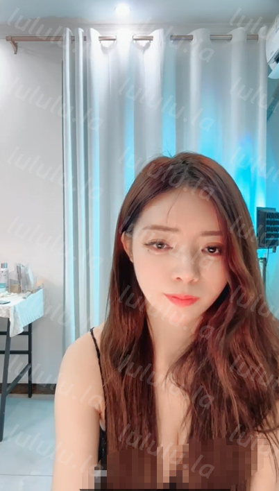 舞蹈系尤物【无虞】顶级完美身材 狂跳抖音热门歌曲 奶子时不时的蹦出来相当的哇塞3v 预览图 1