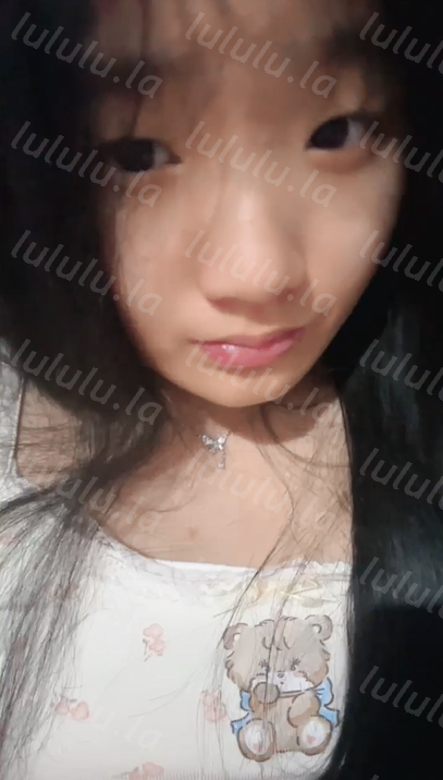 最正宗在读学妹下海【差点是学霸】逼毛围着骚逼长满一圈 掰开逼逼又粉又嫩 扣穴自慰 过瘾13v