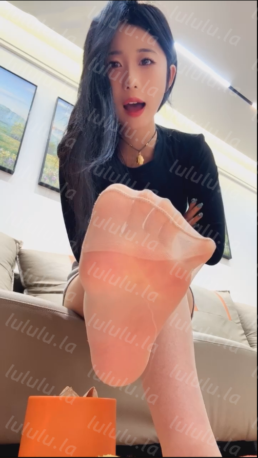 玩物直播芭妮s-251219 红绿灯进来被寸止给肉丝脚底磕头【1V】【492MB百度云】 预览图 1