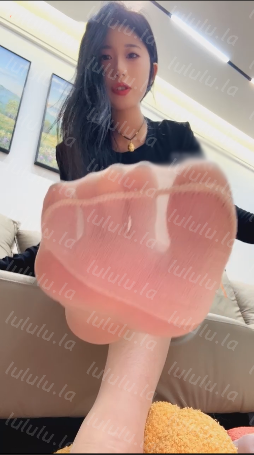 玩物直播芭妮s-251219 红绿灯进来被寸止给肉丝脚底磕头【1V】【492MB百度云】 预览图 2