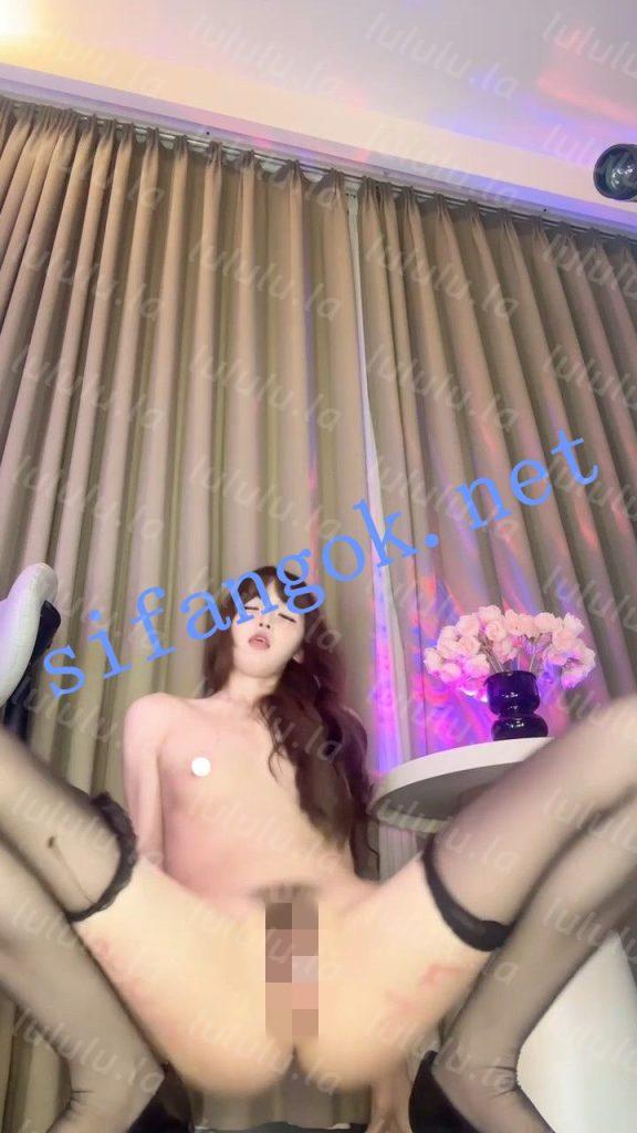 【花椒】小猪睡醒了 全裸骚舞淫语道具掰逼诱惑12V【12V】【921M】 预览图 6