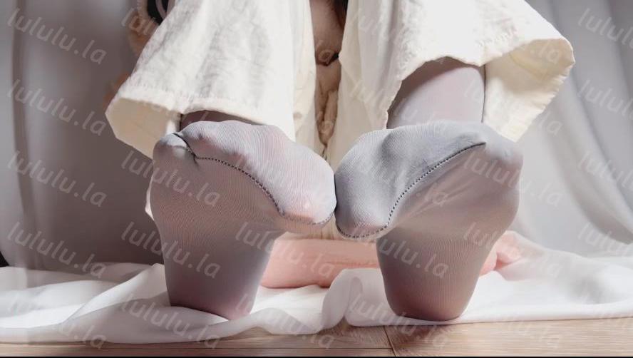 玩物直播乔乔在这里-251217 厚灰丝帮助贱狗戒撸【1V】【300MB百度云】 预览图 2