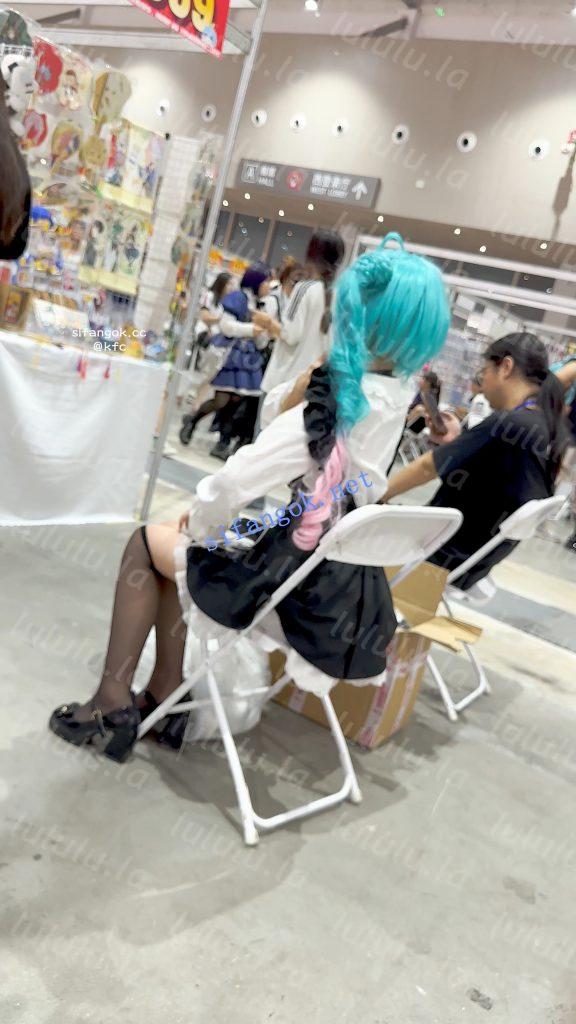 【KFC】短裙COSER坐着专心数钱·过膝黑丝粉色内内前后CD【1V】【407M】 预览图 4