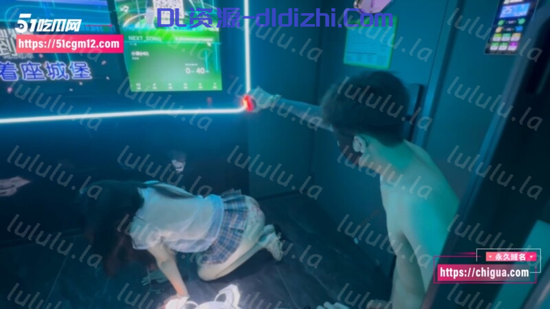 【調教大神】鲨魚硬弟 – KTV真實調教JK淫奴美少女 狗鏈皮鞭抽臀滴蠟太震撼了 還特别享受淫叫 爆操堕落爲肉便器 651.3MB 预览图 1