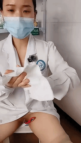 隐藏在醫院裏的豪乳蕩婦【灣灣】頂級美乳醫院藥庫自慰(3V) 3.17GB 预览图 3