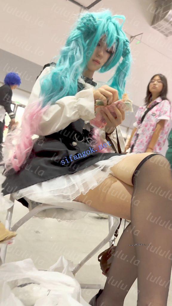 【KFC】短裙COSER坐着专心数钱·过膝黑丝粉色内内前后CD【1V】【407M】 预览图 8