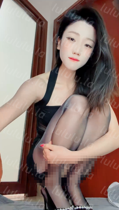 【零五小野猫】不吃香菜玉足尤物 白皙酥胸 丝袜美腿 户外真空跳蛋 极品美腿诱人 这腿可以玩好几年【11v】 预览图 3