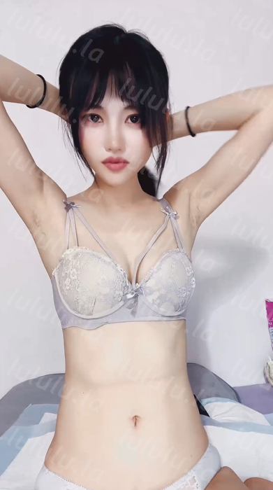 清秀学姐 【甜苹果】 白皙酥胸 逆天长腿 预览图 4