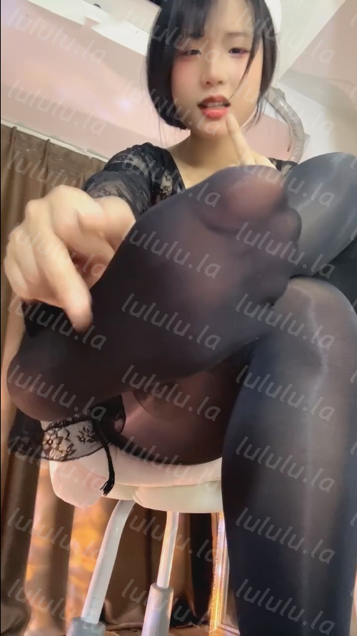 玩物直播母狗妈妈-251219 红绿灯多种多样玩法压榨atm上贡【1V】【530MB百度云】 预览图 1