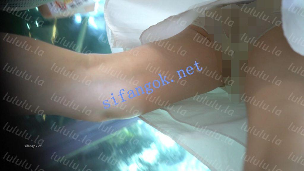 （空城原创）连衣白裙少妇逛公园，各种角度收下淡蓝透明N【1V】【599M】 预览图 4