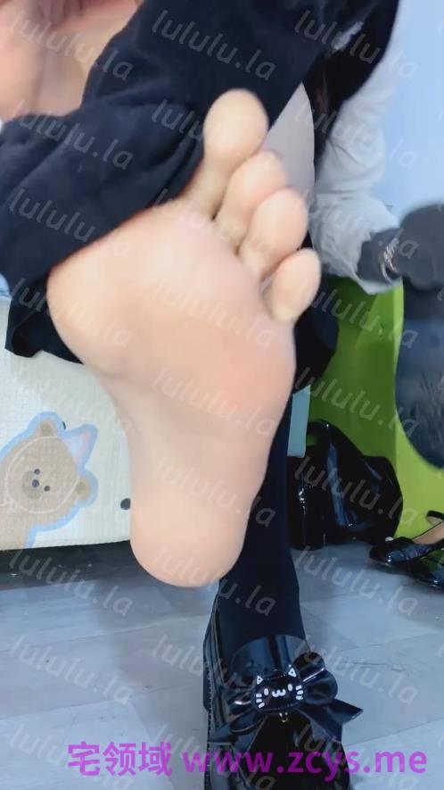 玩物直播苒苒s-251218 锁奴厚黑小皮鞋锁奴憋精折磨【1V】【358MB百度云】 预览图 3