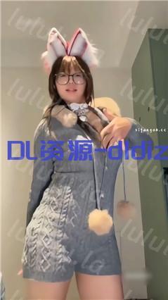抖音眼鏡妹 母單花 誘惑脫衣裸舞 多情趣服裝自慰插穴私拍 2.1GB 预览图 9