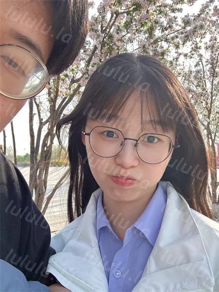 何薇萌-苹果原相机323 青岛 眼镜妹[14p+7v/382M] 预览图 1