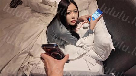 果果Sunny-在漂亮女友玩手机时不自觉硬起来协助口完后入[2v/629M] 预览图 1