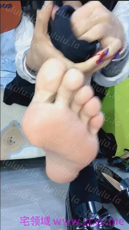 玩物直播苒苒s-251218 锁奴厚黑小皮鞋锁奴憋精折磨【1V】【358MB百度云】 预览图 4