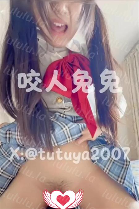 推特tutuya2007-援交JK学生妹咬人兔兔服侍金主骑乘口爆 [2v/873M] 预览图 2
