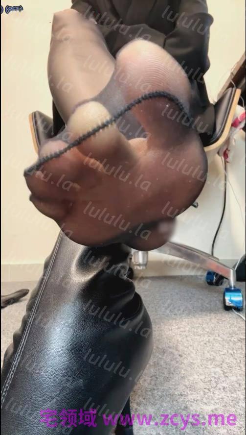 玩物直播秋黎sama-251218 红绿灯皮靴羞辱寸止【2V】【0.98G百度云】 预览图 3