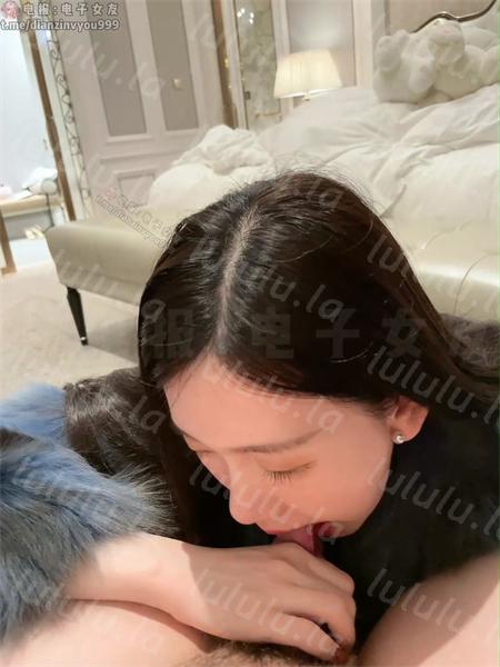 Chloe霏霏-全程露脸无套啪啪,狂干白虎嫩穴内射骚逼，口交口爆摄影师，自慰模穴超清画质[12p+7v/1006M] 预览图 7