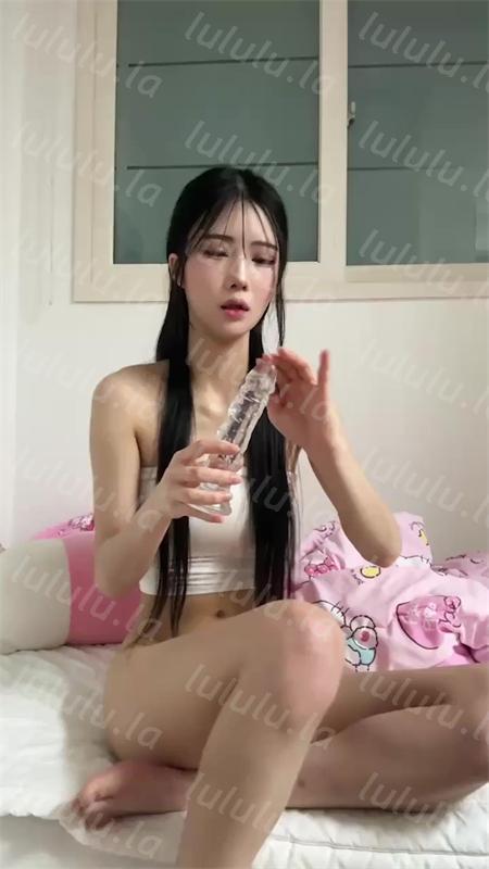 校花级少女私拍流出窈窕身材反差自慰 高潮瞬间失禁 [1V/1.22G] 预览图 1