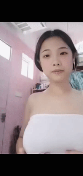 ❤️❤️B站小烤鱼，一对一裸聊，这颜值很诱人啊，脱光光揉奶自慰 【1V】【60M】 预览图 4