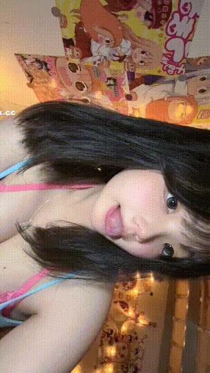 最新抖音洩密！17萬粉超可愛清純萌妹【Y蝶._【巨乳】】定制福利紫薇(22V) 361.6MB 预览图 3