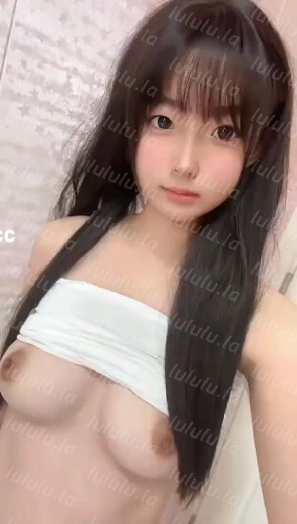 ❤️❤️美少女b站树树发芽啦，极品反差清纯可爱风全裸自慰，宿舍揉奶，美穴超粉【1V】【197M】 预览图 5