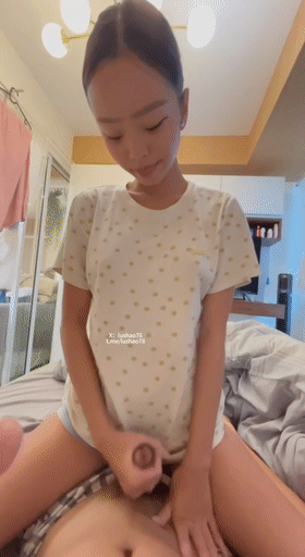 最新清純蘿莉- 菲律賓精神小妹和男友啪啪，非常可愛，把女孩操的爽噴了 275.1MB 预览图 6